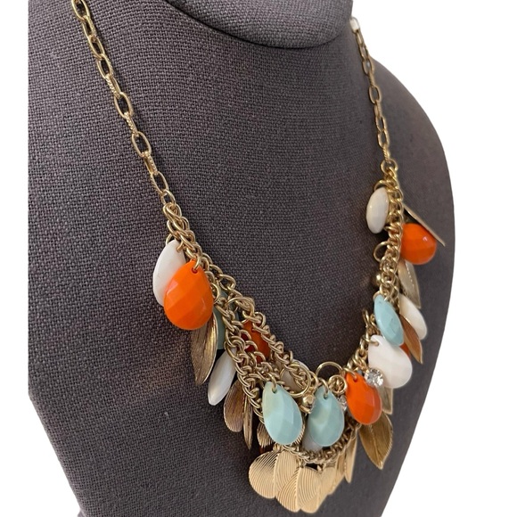 ❤️ GV9 Gold Leaves x Beads Statement Necklace - Picture 2 of 5